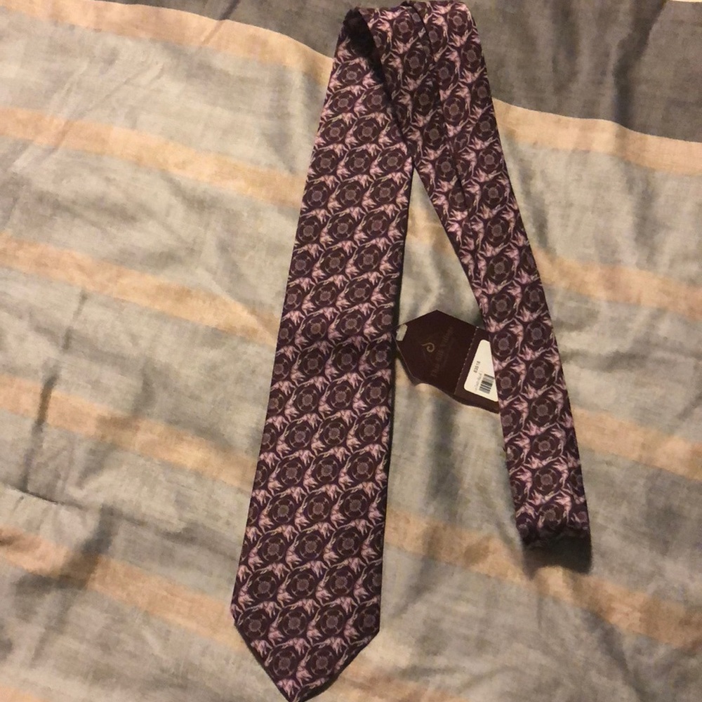 *NWT* Men’s purple and lavender elephant tie.